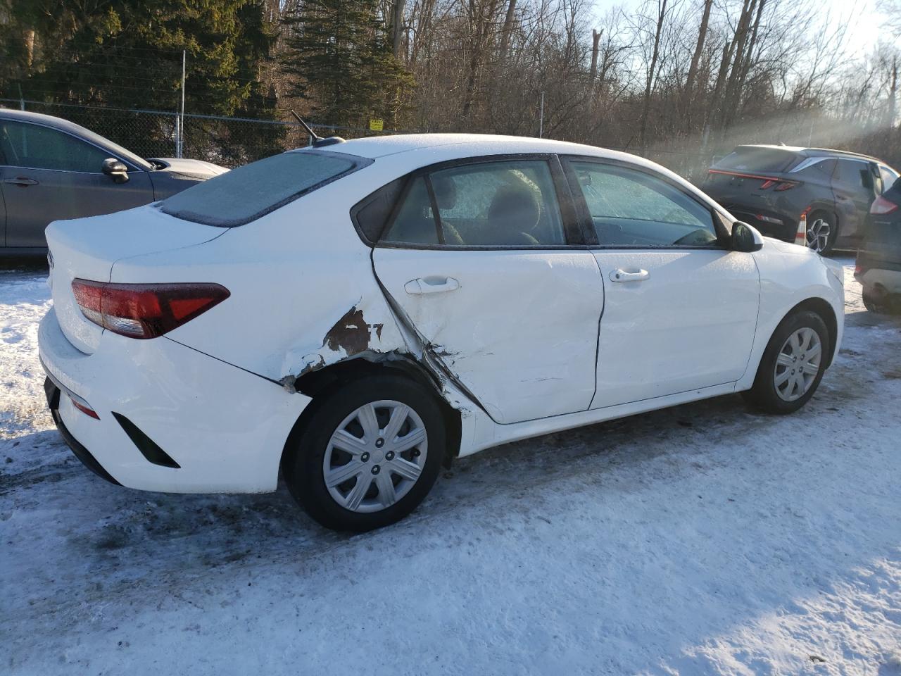 2021 KIA Rio VIN 3KPA24AD9ME430825 Copart auction photo, side / rear end damage thumbnail 3