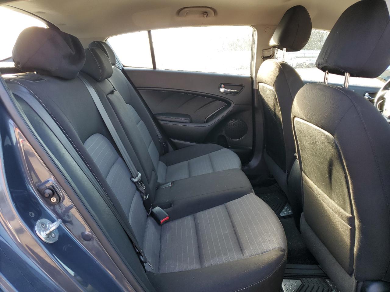 2016 KIA Forte VIN KNAFK5A89G5606171 Copart auction photo, side / front end damage thumbnail 10
