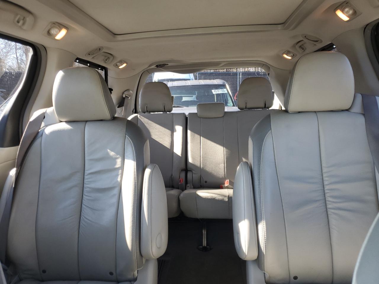 2011 Toyota Sienna VIN 5TDYK3DC9BS025367 Copart auction photo, front end damage thumbnail 10