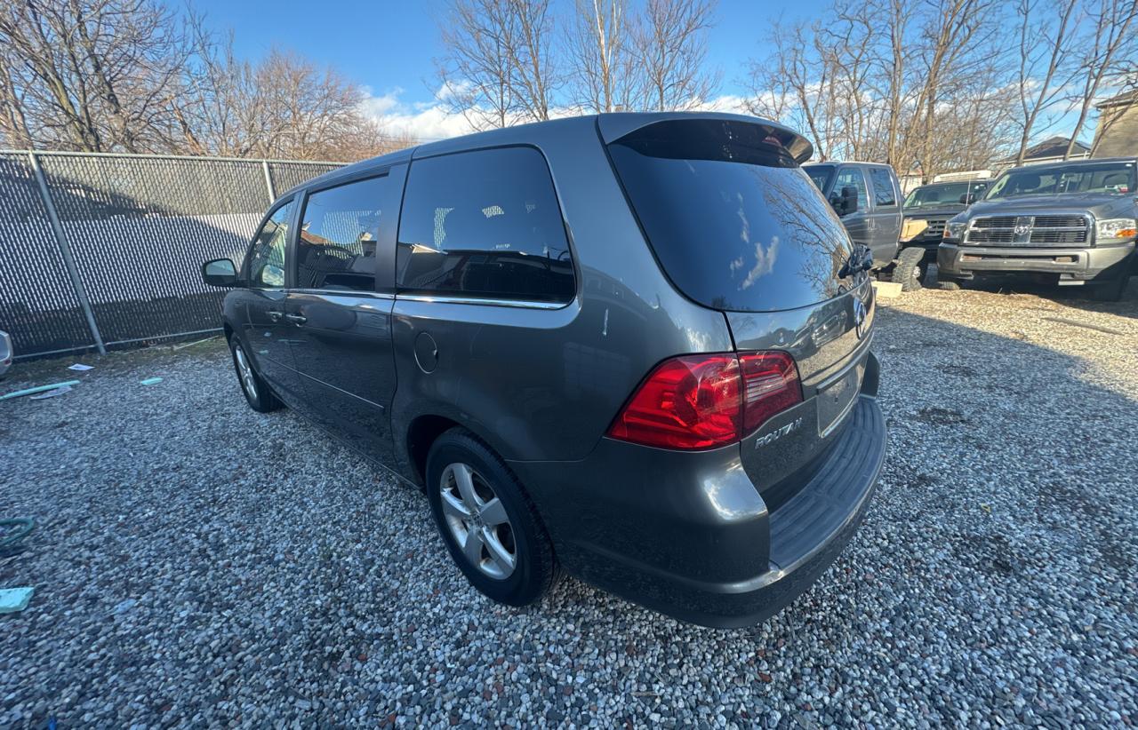 2010 Volkswagen Routan VIN 2V4RW3D14AR294932 Copart auction photo, minor dent/scratches / normal wear damage thumbnail 3