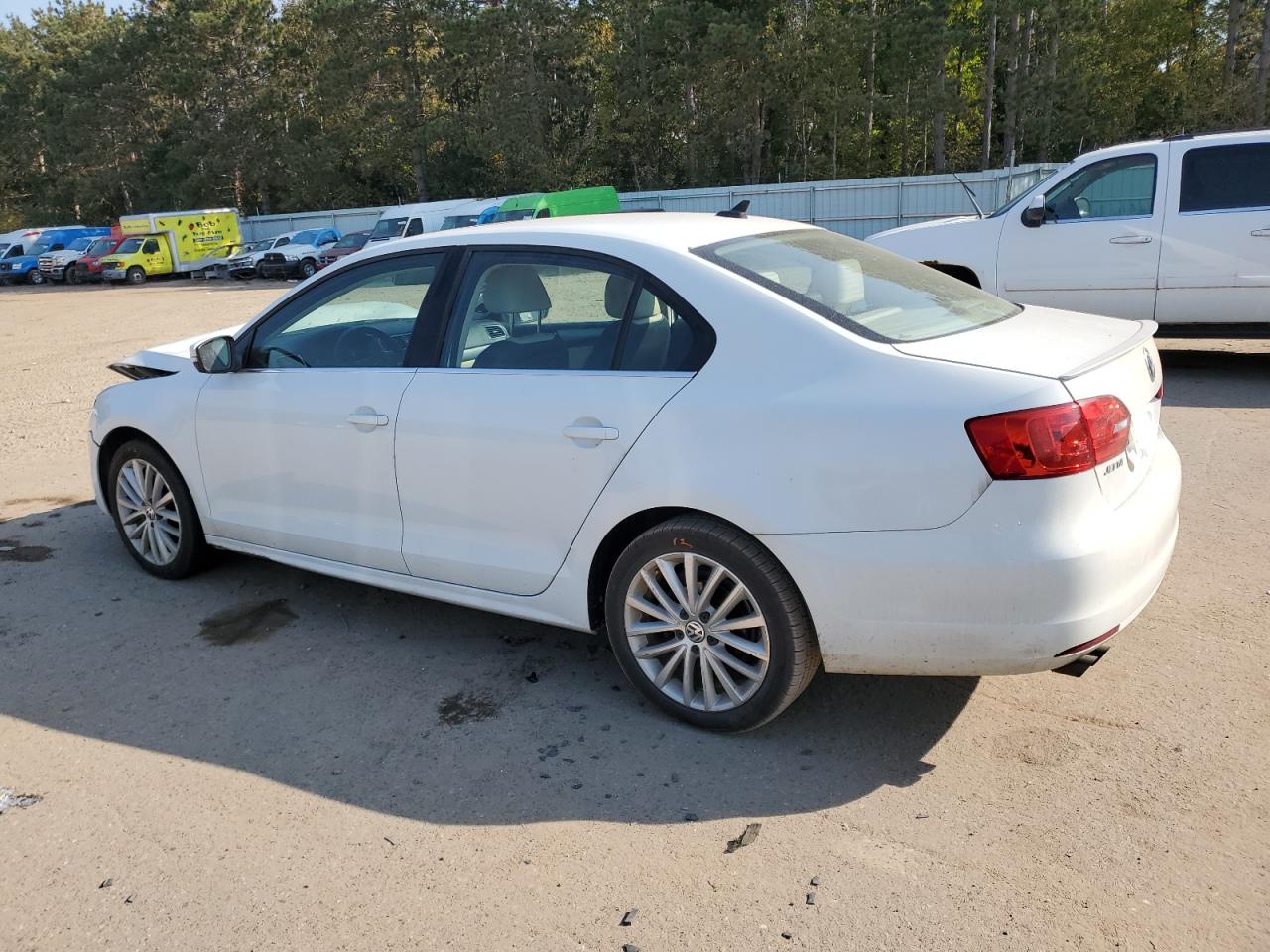2014 Volkswagen Jetta VIN 3VWL17AJ3EM431122 Copart auction photo, front end damage thumbnail 2