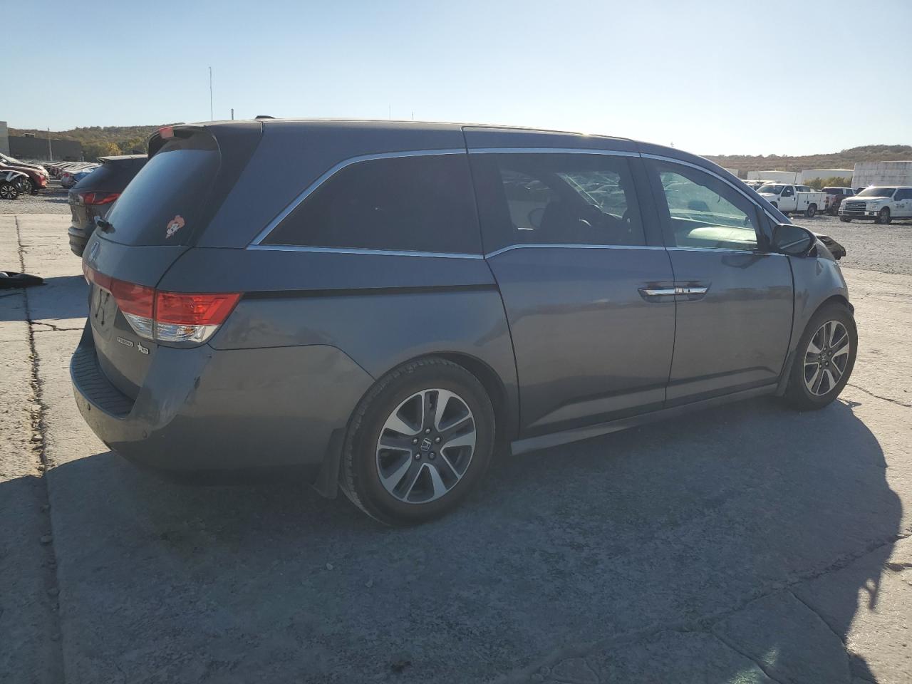 2016 Honda Odyssey VIN 5FNRL5H93GB088861 Copart auction photo, front end / minor dent/scratches damage thumbnail 3