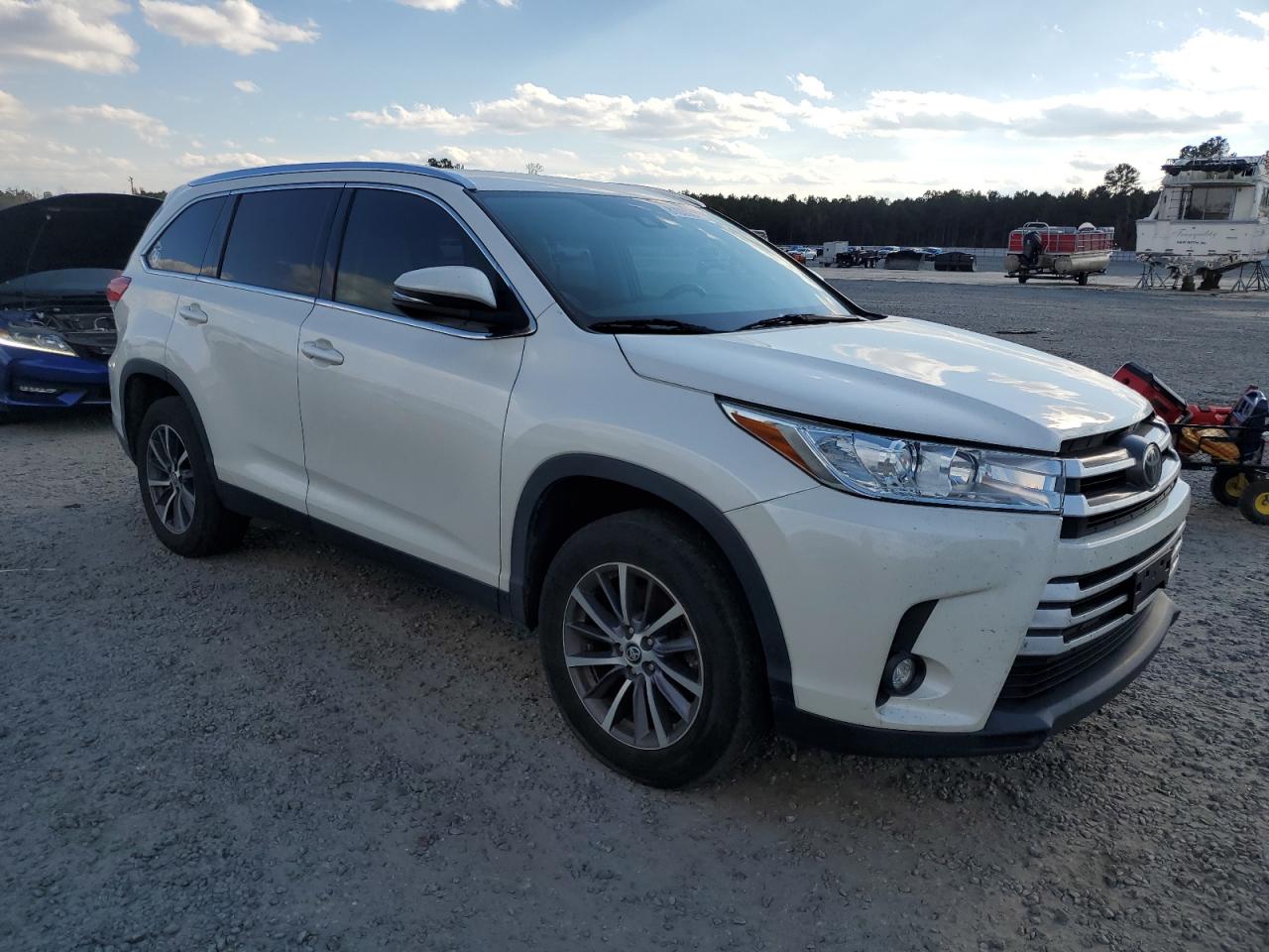 2019 Toyota Highlander VIN 5TDKZRFH1KS556334 Copart auction photo, water/flood damage thumbnail 4