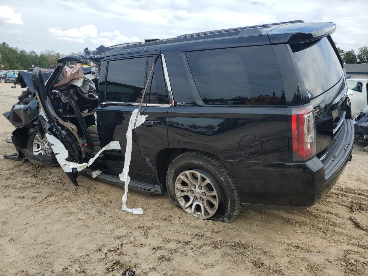 2015 GMC Yukon VIN 1GKS2BKC6FR176629 Copart auction photo, all over damage thumbnail 2