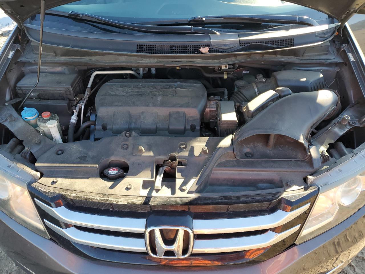2015 Honda Odyssey VIN 5FNRL5H62FB044113 Copart auction photo, rear end / minor dent/scratches damage thumbnail 12