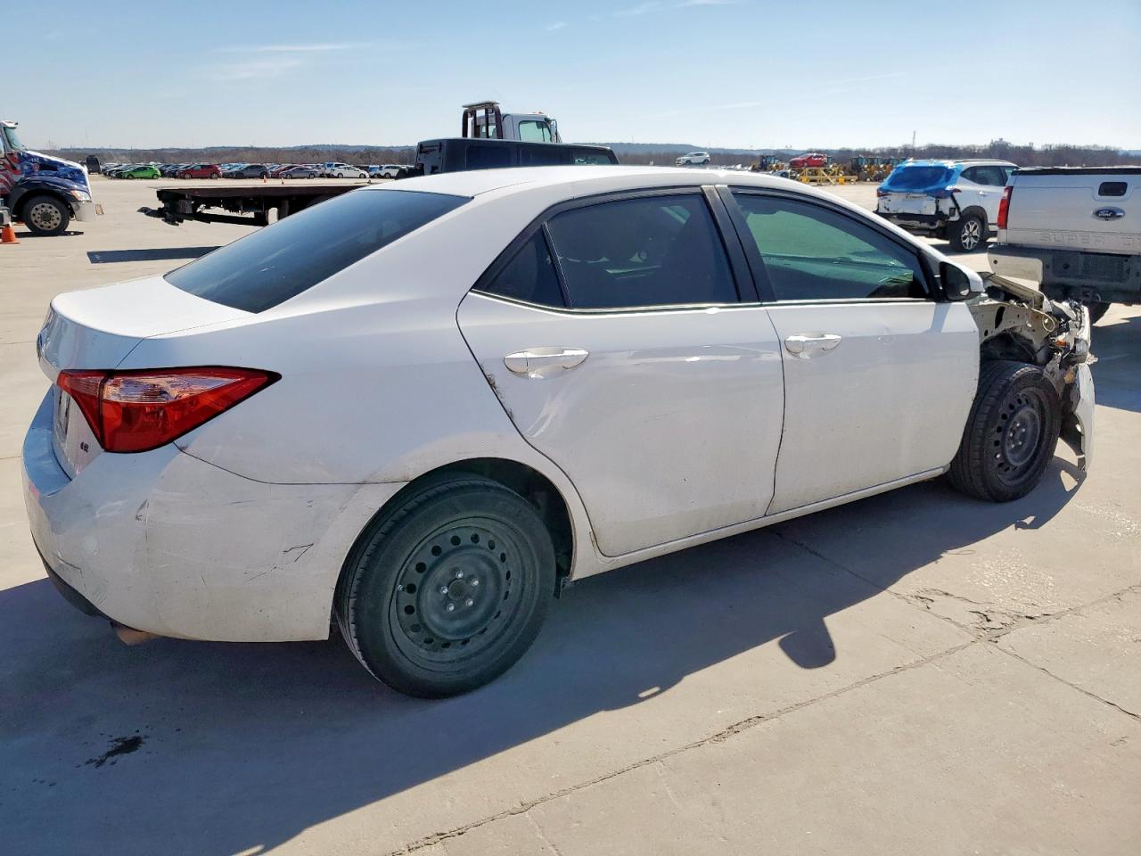 2019 Toyota Corolla VIN 5YFBURHE4KP886303 Copart auction photo, front end / top/roof damage thumbnail 3