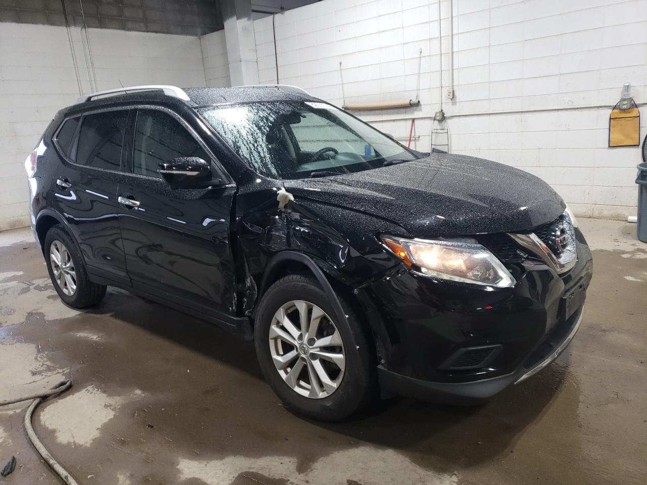 2015 Nissan Rogue VIN KNMAT2MVXFP507324 Copart auction photo, front end / side damage thumbnail 4