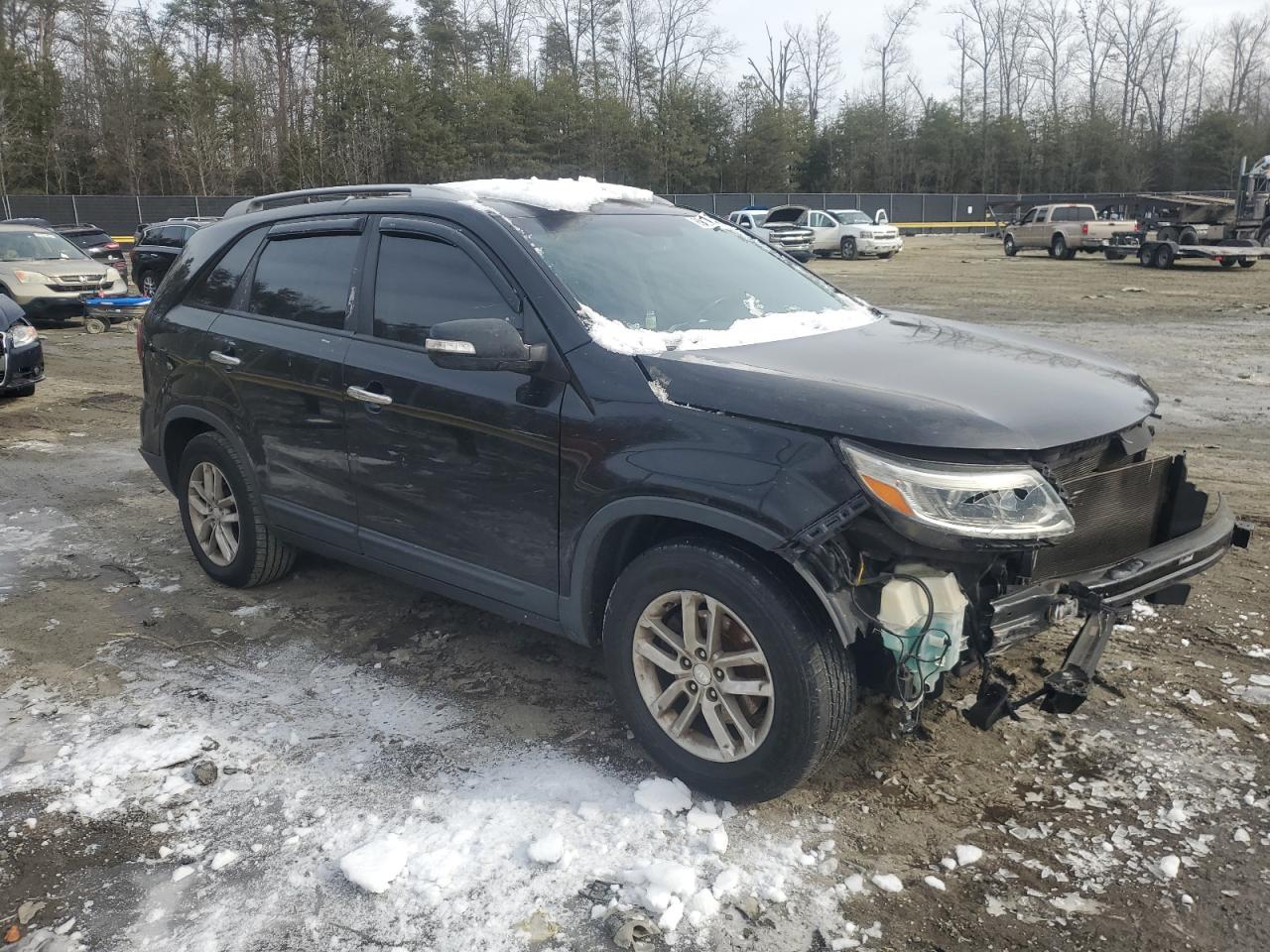 2015 KIA Sorento VIN 5XYKT4A63FG587324 Copart auction photo, front end damage thumbnail 4