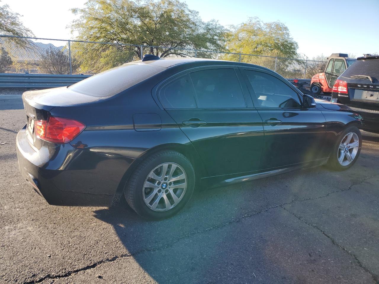 2014 BMW 3er VIN WBA3C1C54EK117638 Copart auction photo, front end damage thumbnail 3