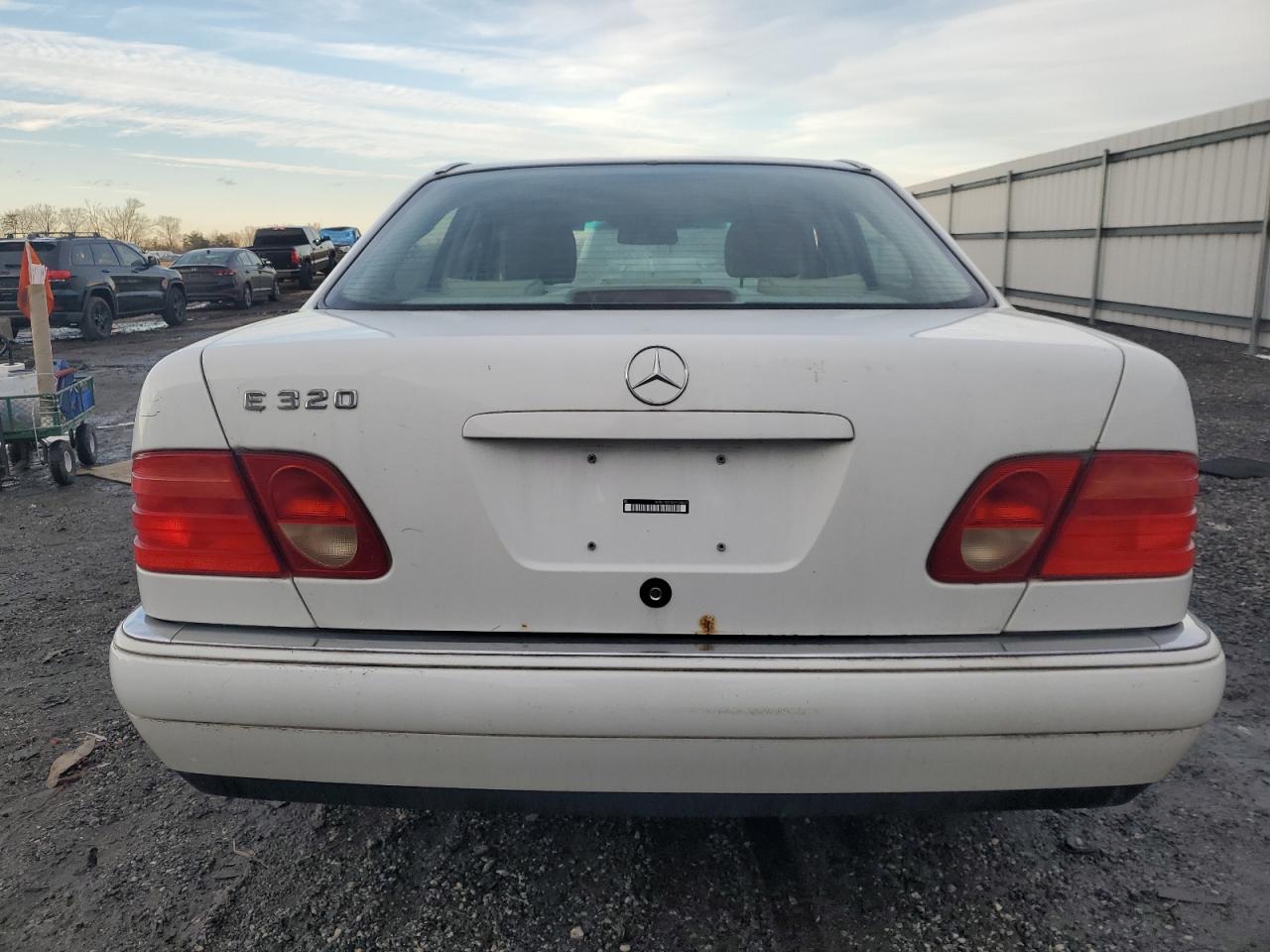 1999 Mercedes-Benz E-klasse VIN WDBJF65H9XA789823 Copart auction photo, front end / side damage thumbnail 6
