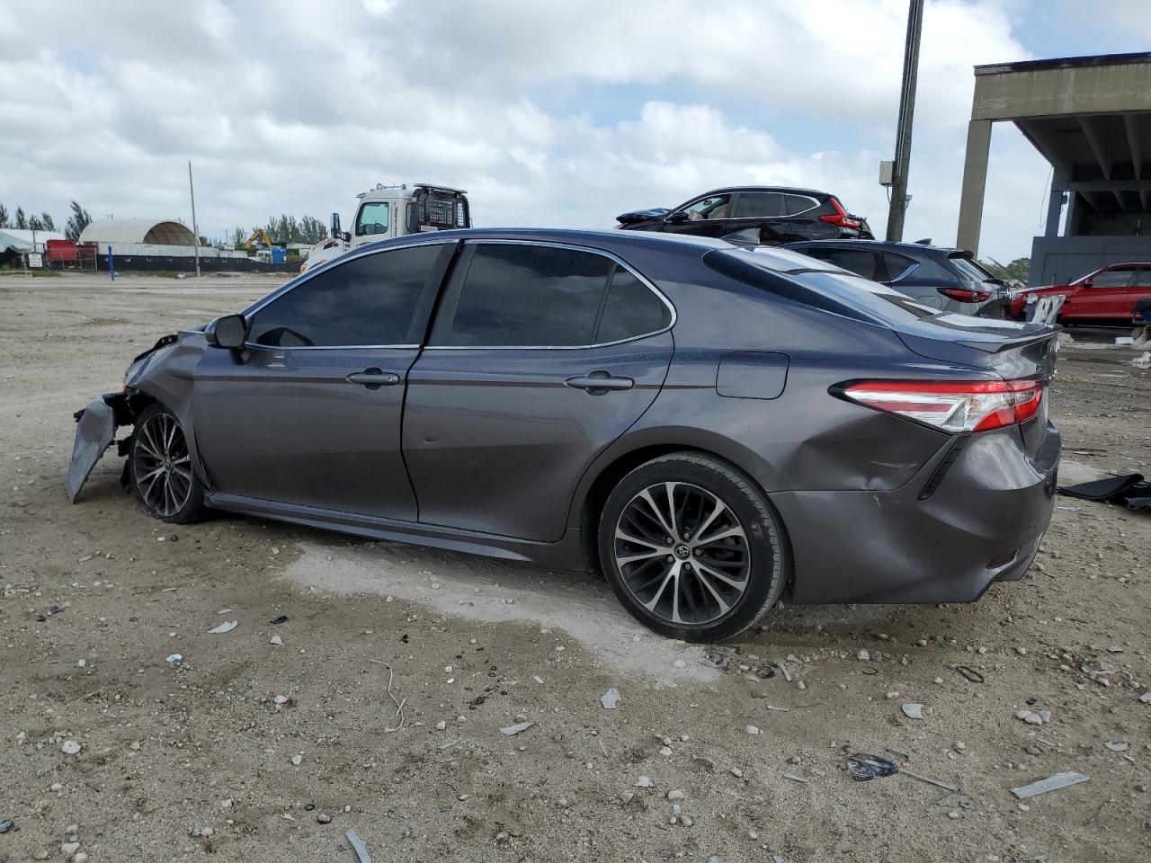 2020 Toyota Camry VIN 4T1G11AKXLU940798 Copart auction photo, front end / minor dent/scratches damage thumbnail 2