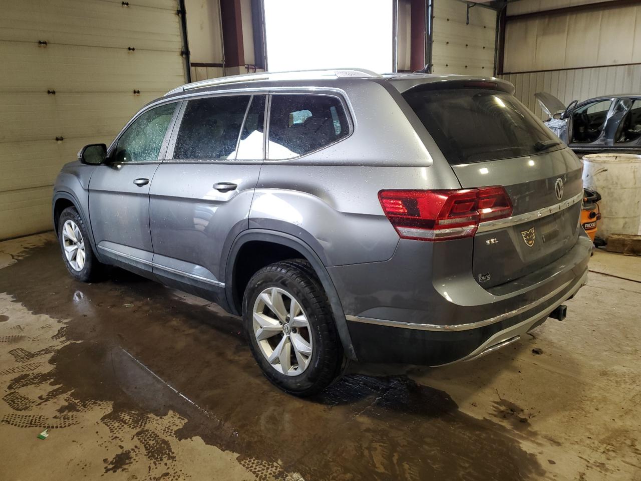 2018 Volkswagen Atlas VIN 1V2MR2CA3JC502328 Copart auction photo, front end / side damage thumbnail 2