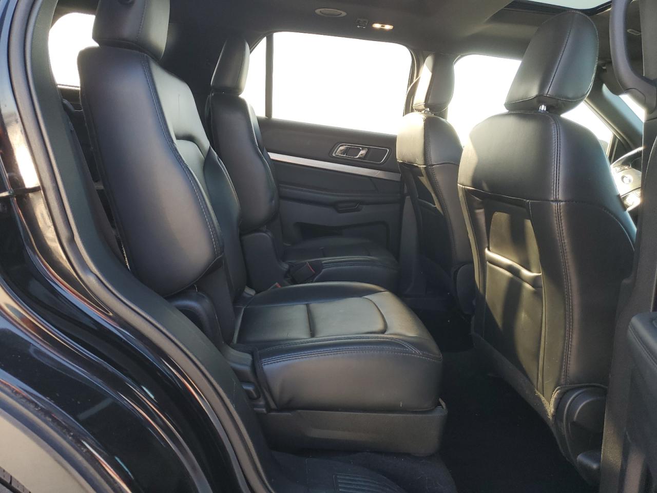 2019 Ford Explorer VIN 1FM5K8D86KGA35078 Copart auction photo, rear end damage thumbnail 11