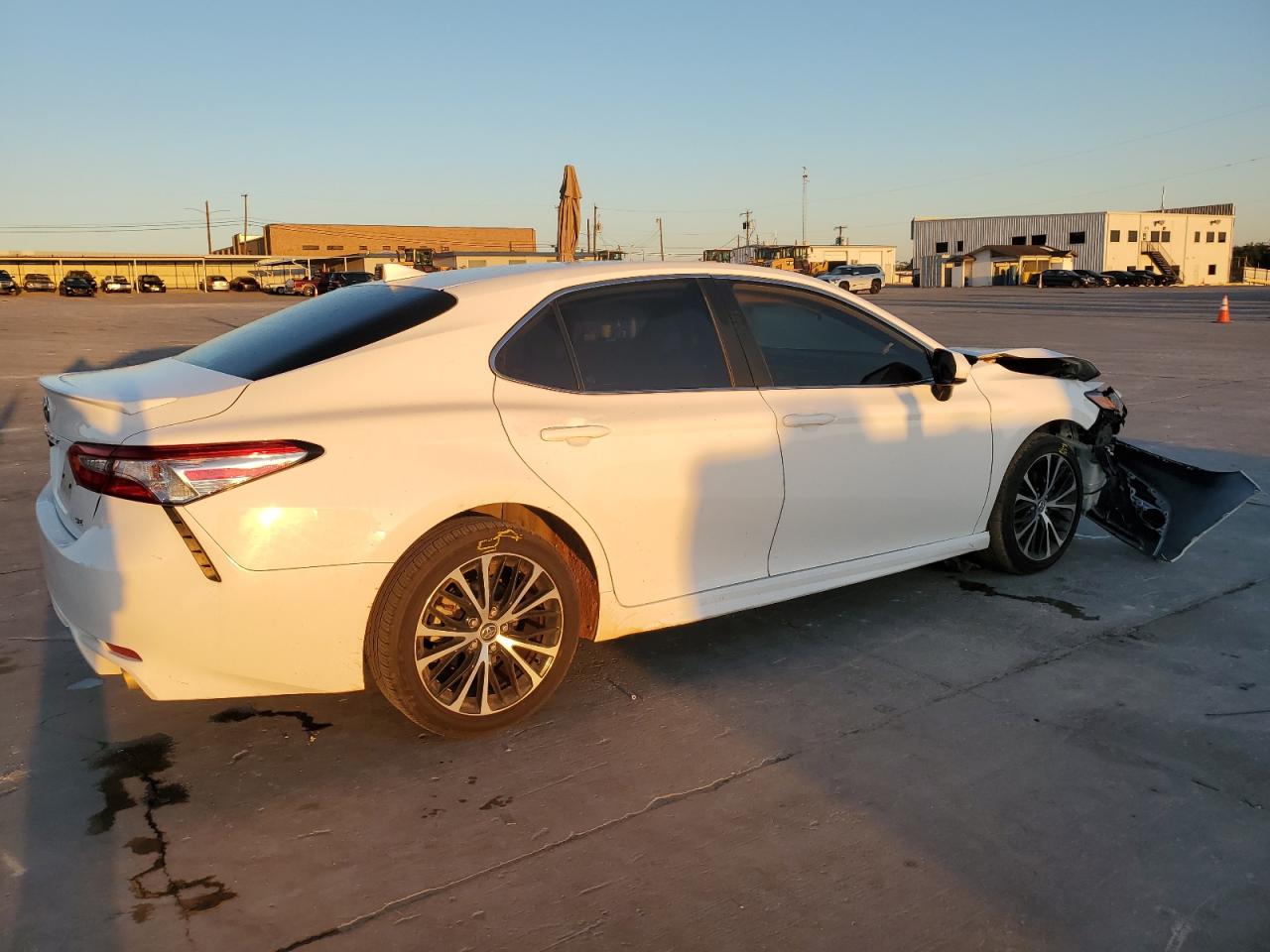 2020 Toyota Camry VIN 4T1G11AK5LU348726 Copart auction photo, front end damage thumbnail 3