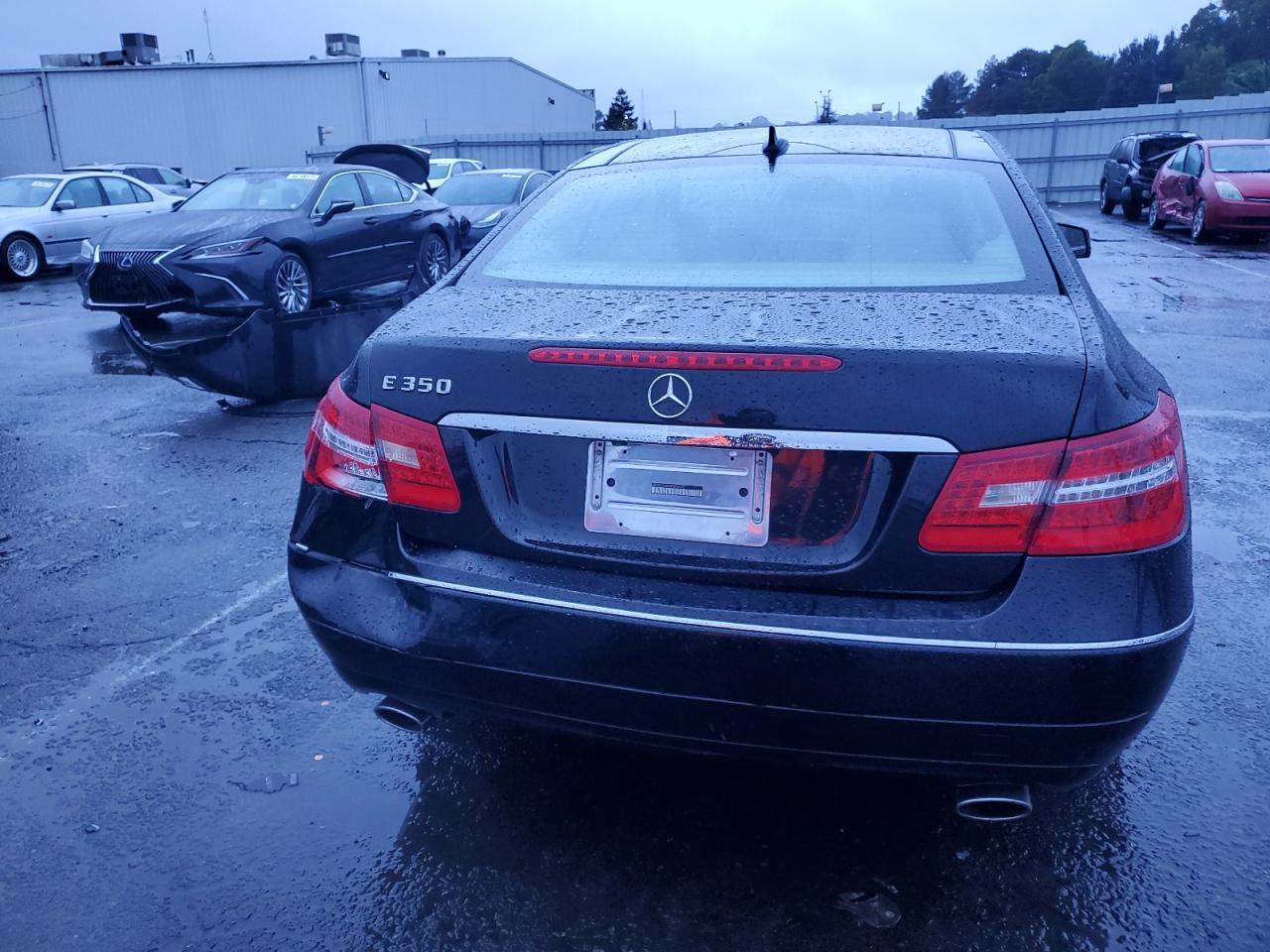2011 Mercedes-Benz E-klasse VIN WDDKJ5GBXBF095697 Copart auction photo, rear end / minor dent/scratches damage thumbnail 6
