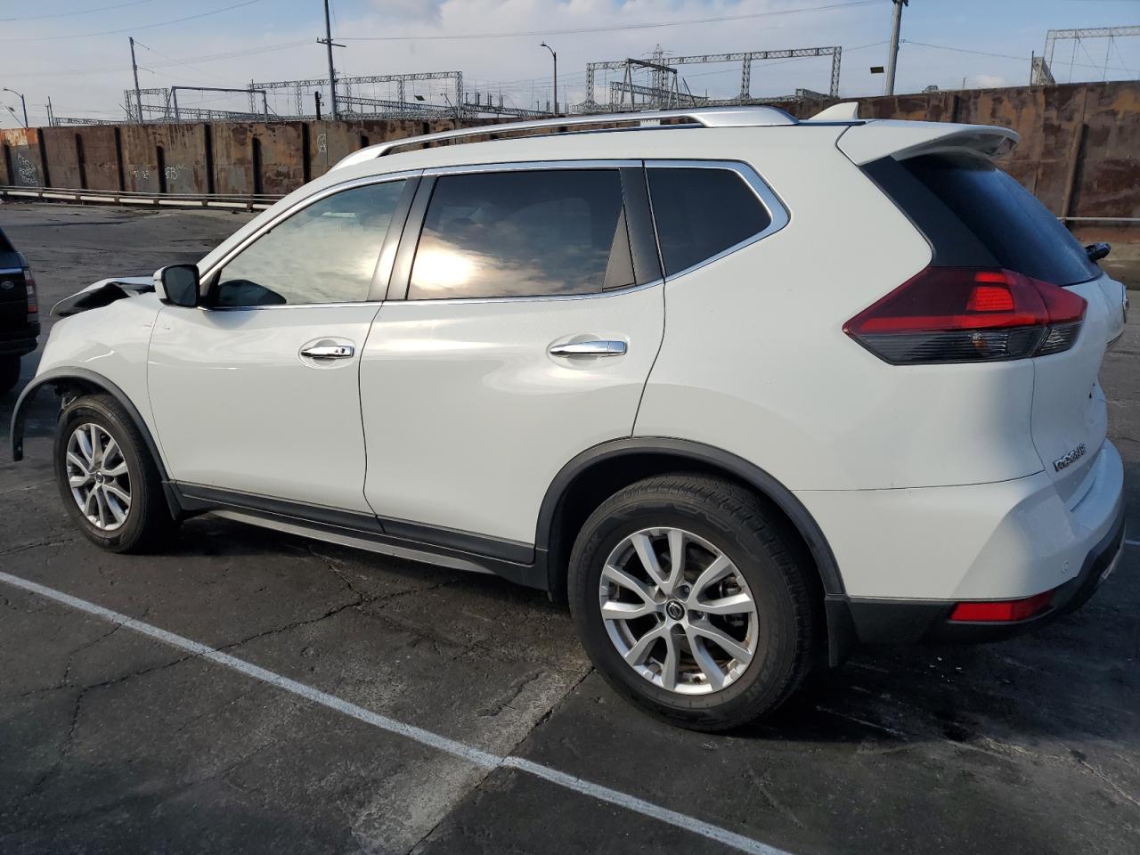 2020 Nissan Rogue VIN KNMAT2MT1LP519226 Copart auction photo, front end damage thumbnail 2