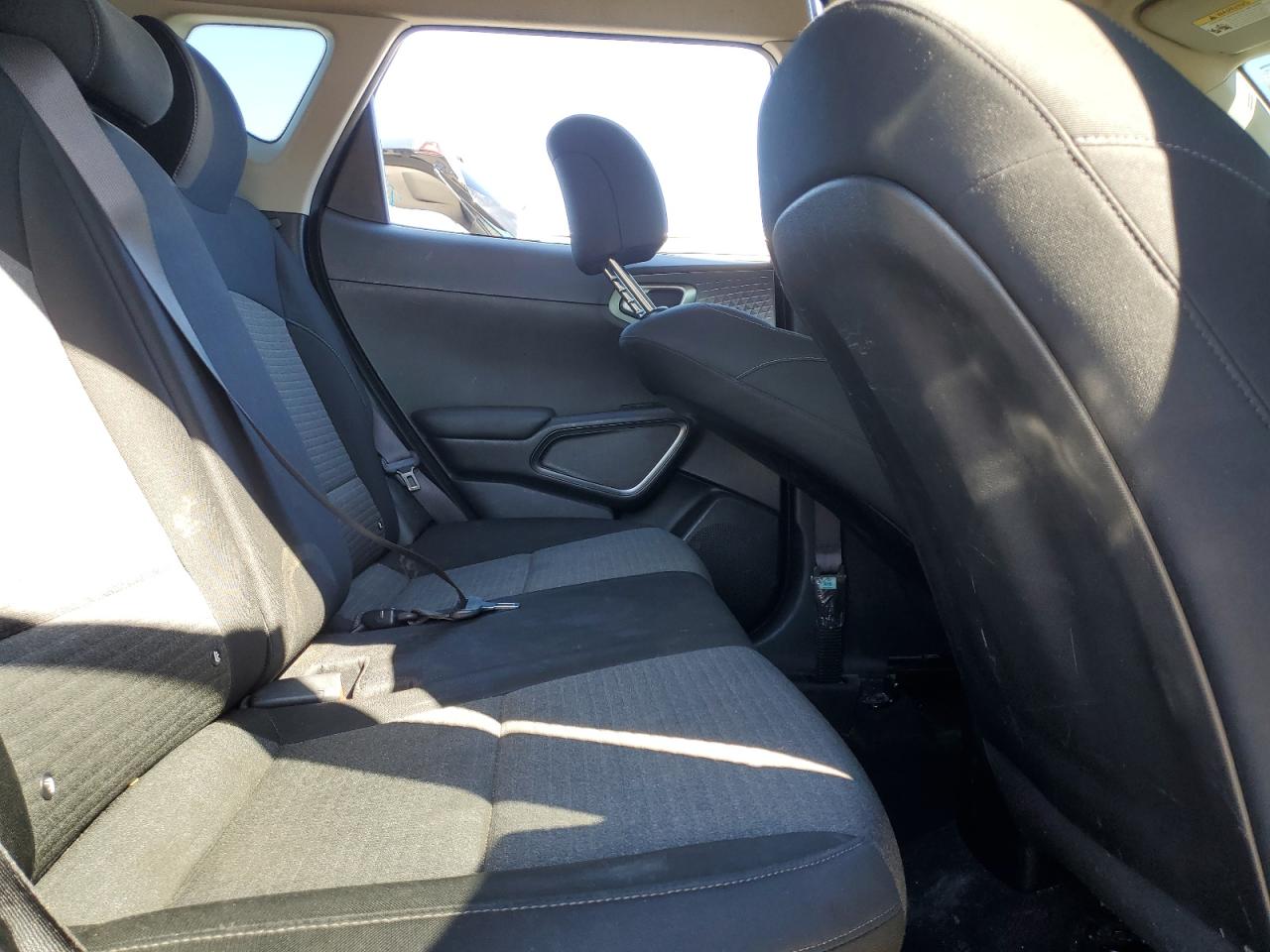 2020 KIA Soul VIN KNDJ63AU3L7059092 Copart auction photo, vandalism / stripped damage thumbnail 10