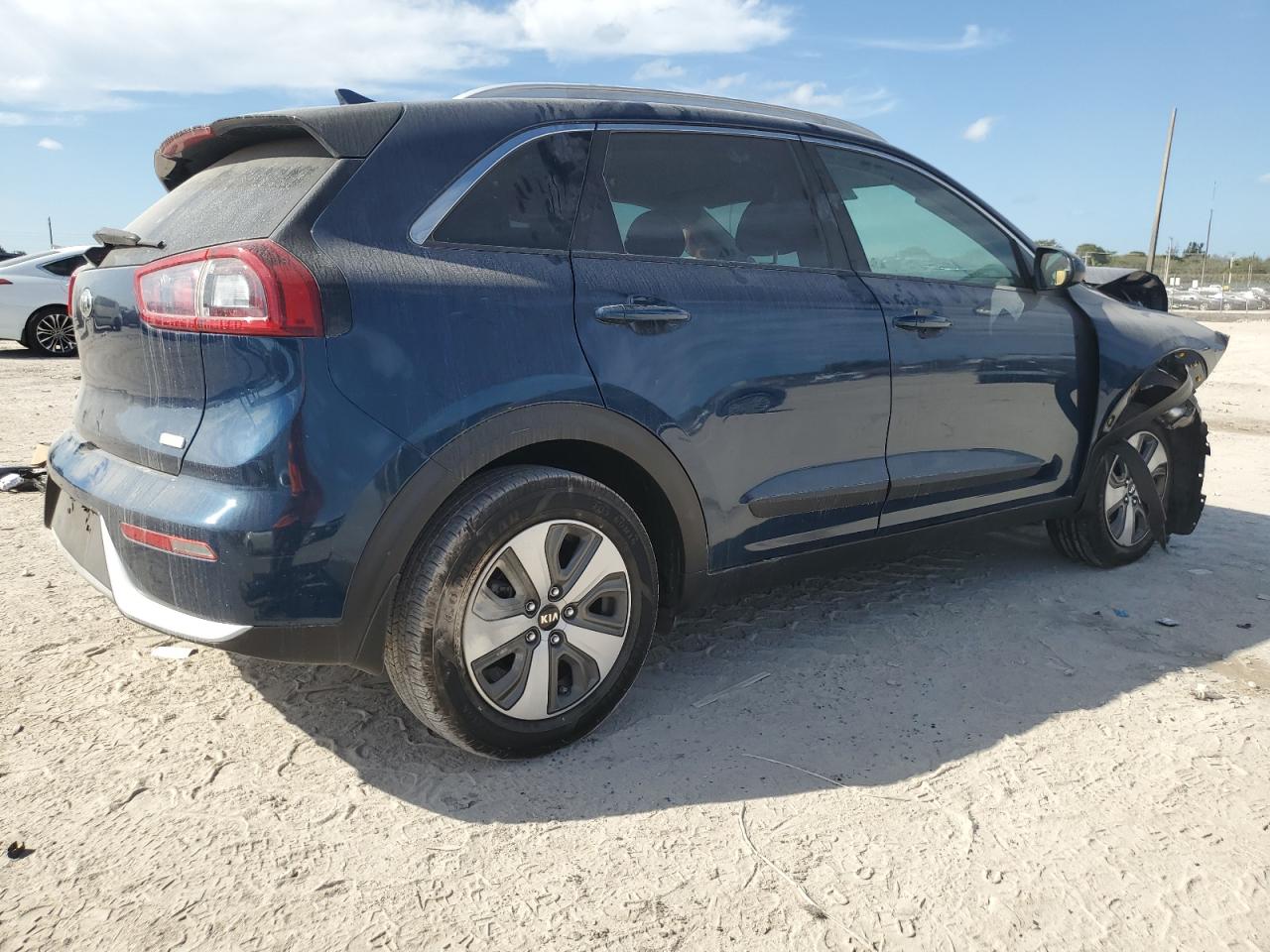 2018 KIA Niro VIN KNDCB3LC5J5210077 Copart auction photo, front end / minor dent/scratches damage thumbnail 3