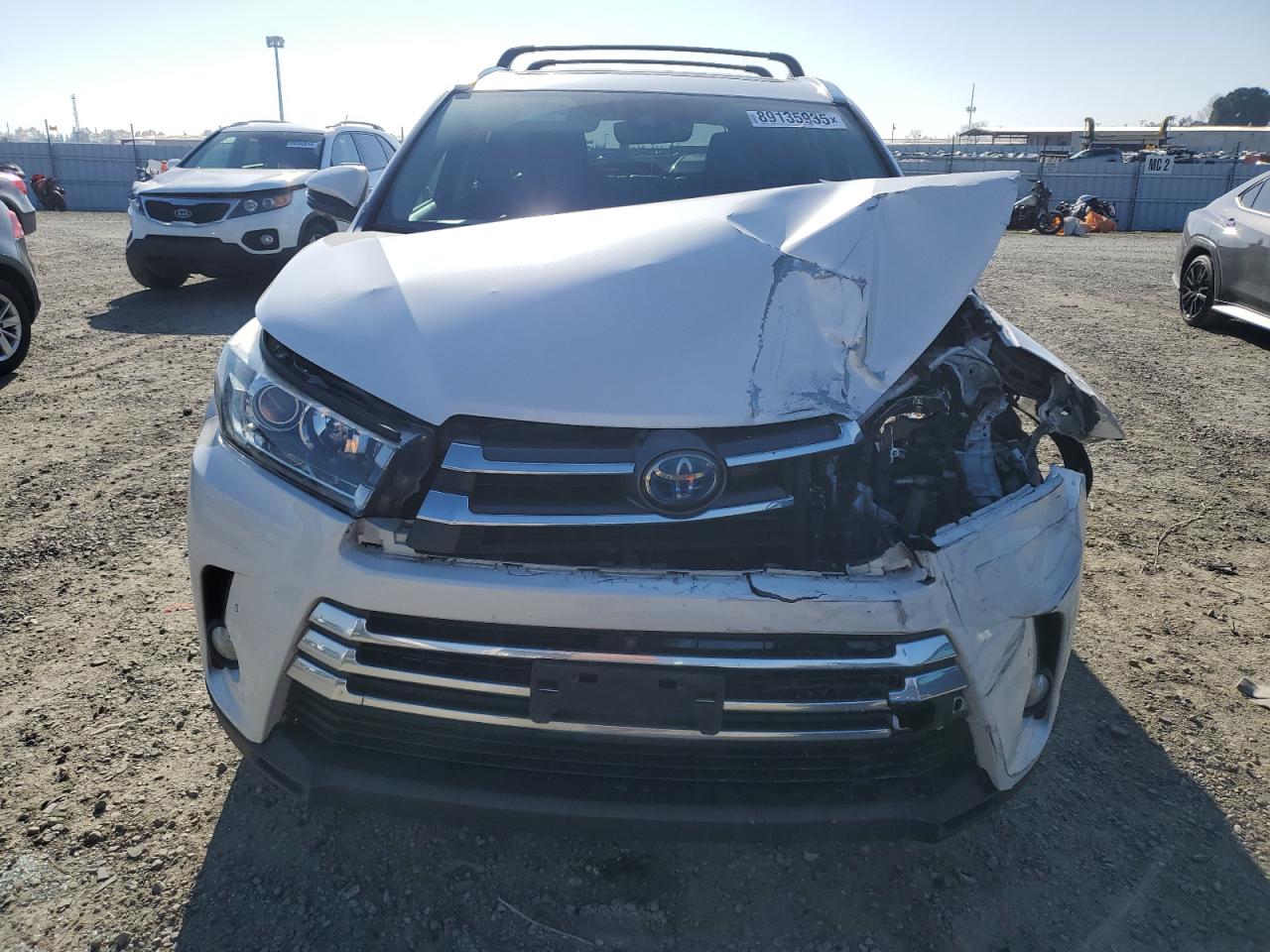 2018 Toyota Highlander VIN 5TDDGRFHXJS038820 Copart auction photo, front end damage thumbnail 5