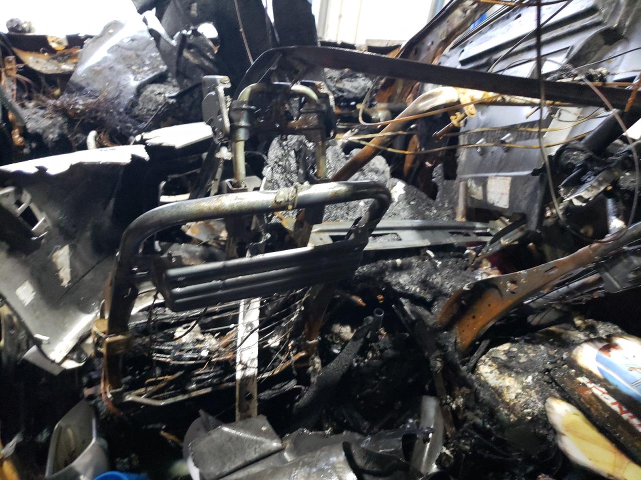 2018 Subaru Forester VIN JF2SJAGC0JH584772 Copart auction photo, burn / burn - interior damage thumbnail 8