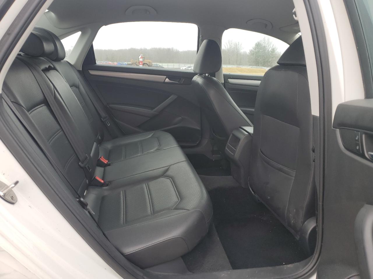 2015 Volkswagen Passat VIN 1VWAT7A35FC026286 Copart auction photo, rear end damage thumbnail 10