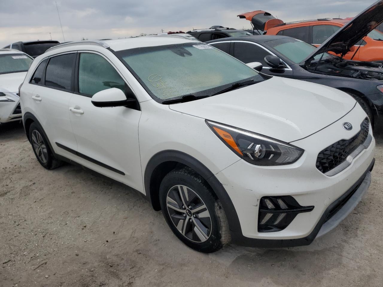 2020 KIA Niro VIN KNDCB3LC0L5399563 Copart auction photo, water/flood damage thumbnail 4