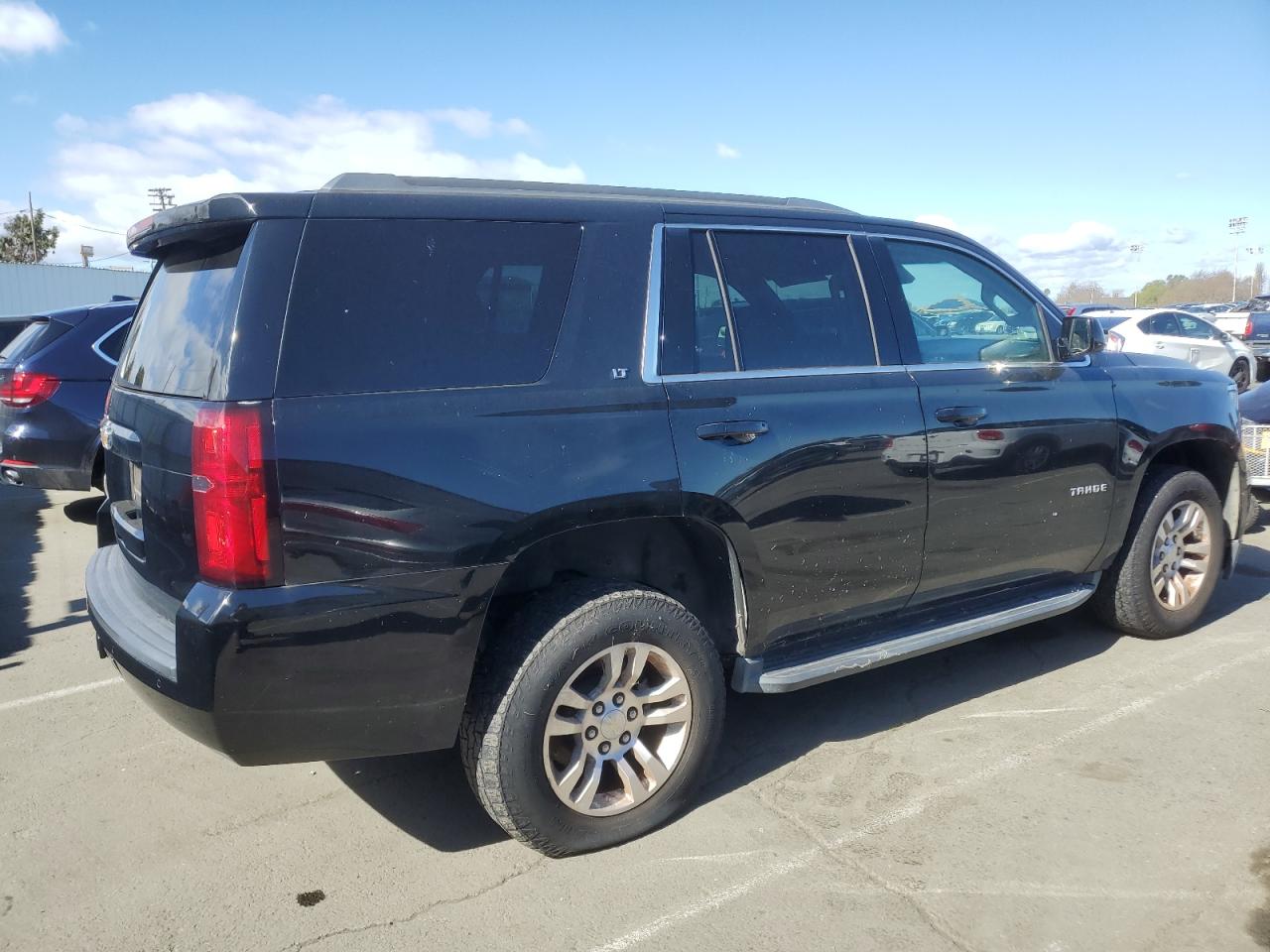 2018 Chevrolet Tahoe VIN 1GNSKBKC1JR101381 Copart auction photo, minor dent/scratches damage thumbnail 3