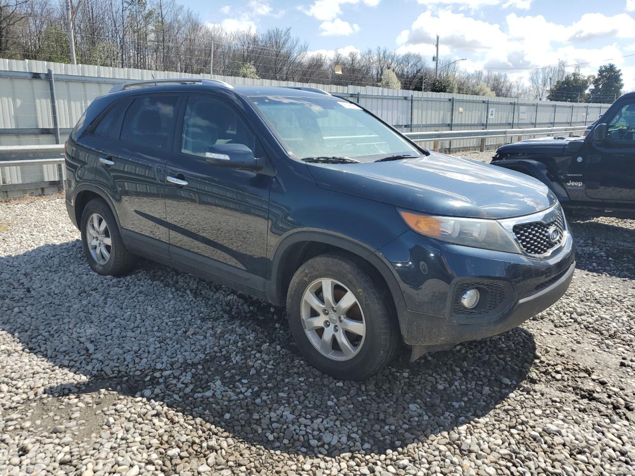 2013 KIA Sorento VIN 5XYKT4A65DG334499 Copart auction photo, normal wear damage thumbnail 4