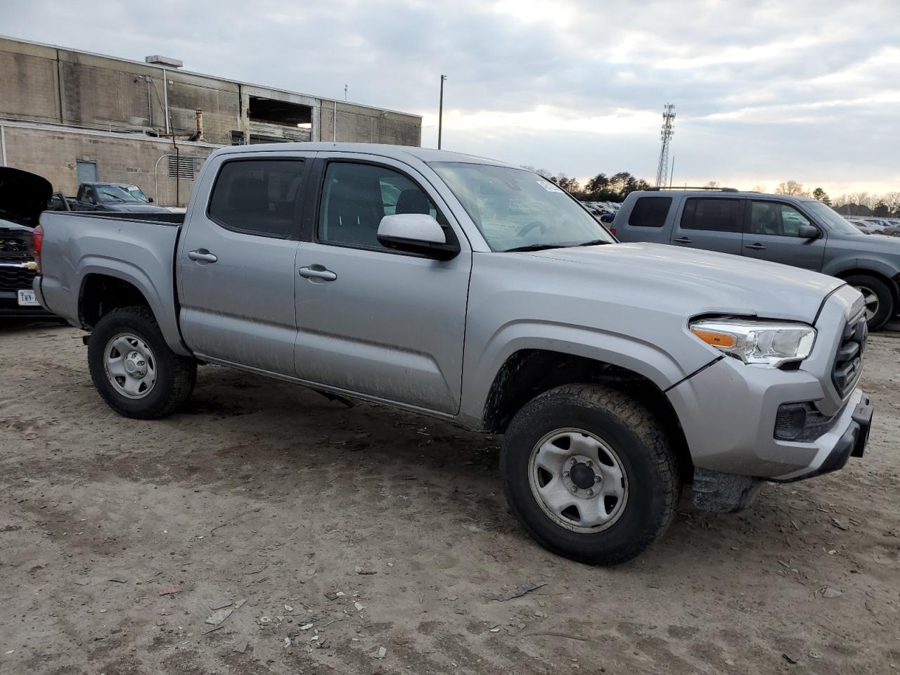 2019 Toyota Tacoma VIN 3TMCZ5AN1KM287214 Copart auction photo, undercarriage / side damage thumbnail 4