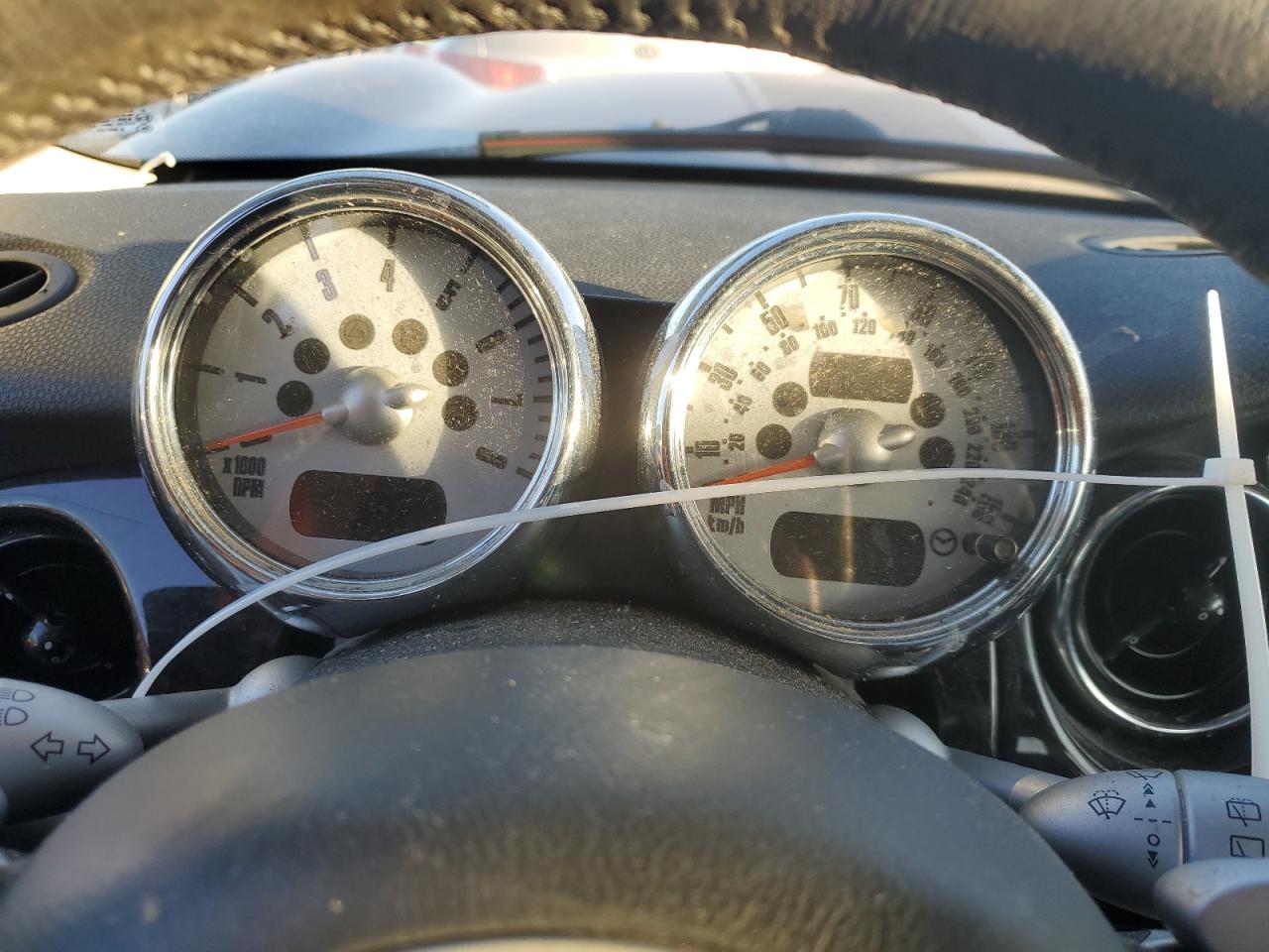 2006 MINI Cooper VIN WMWRE33596TJ39811 Copart auction photo, front end / undercarriage damage thumbnail 9