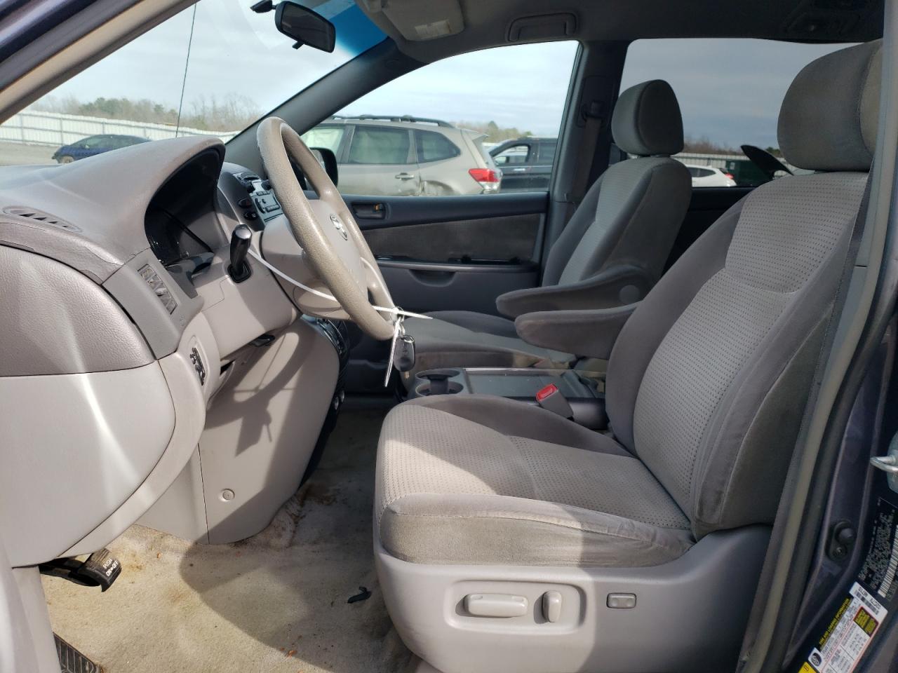 2007 Toyota Sienna VIN 5TDZK23C77S081752 Copart auction photo, front end / minor dent/scratches damage thumbnail 7
