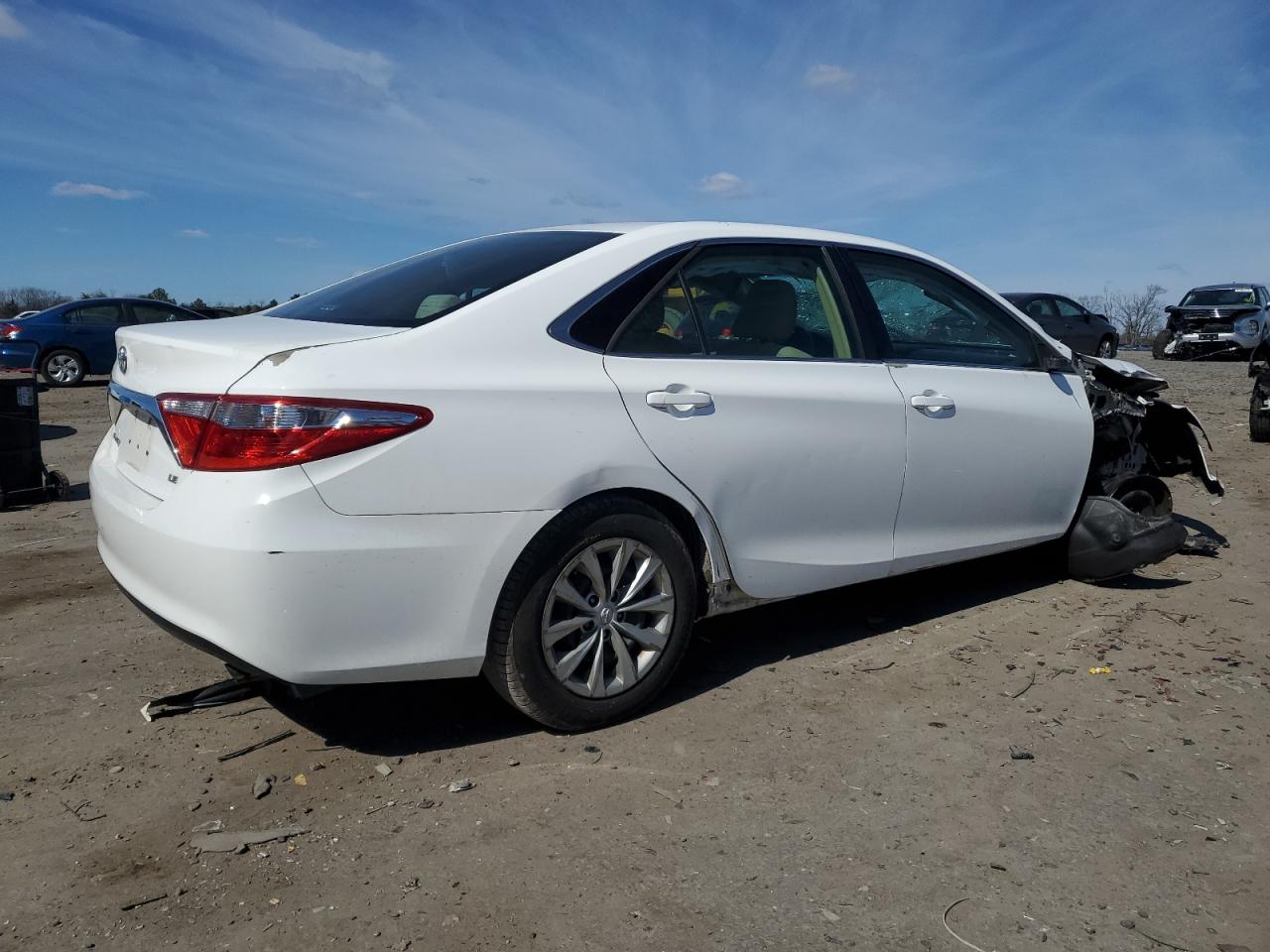 2015 Toyota Camry VIN 4T4BF1FK6FR477556 Copart auction photo, front end / side damage thumbnail 3