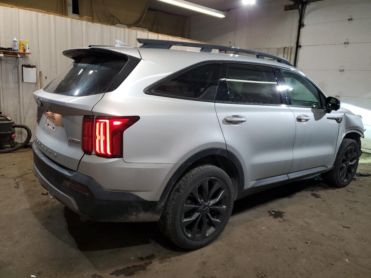 2021 KIA Sorento VIN 5XYRKDLF6MG049423 Copart auction photo, front end / minor dent/scratches damage thumbnail 3