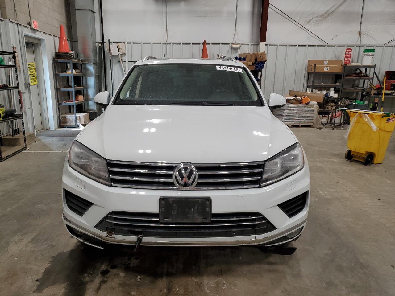 2015 Volkswagen Touareg VIN WVGEP9BP7FD002809 Copart auction photo, water/flood damage thumbnail 5