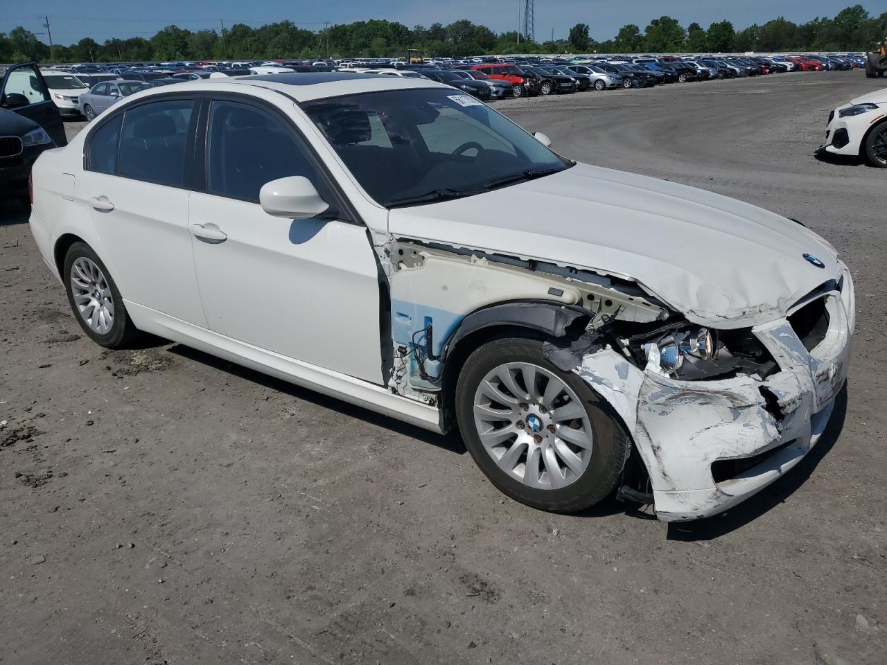 2009 BMW 3er VIN WBAPK53549A511745 Copart auction photo, front end damage thumbnail 4