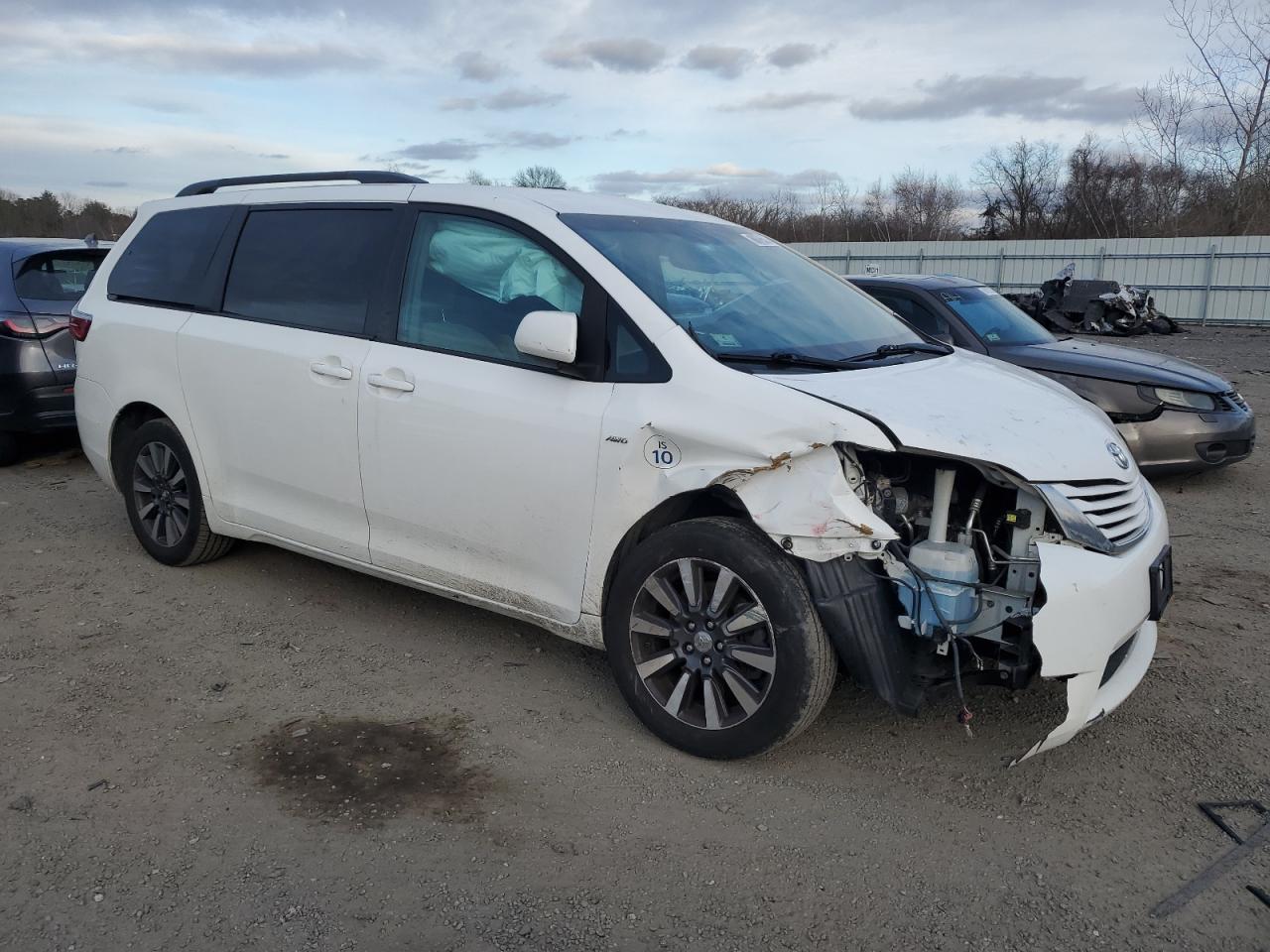 2017 Toyota Sienna VIN 5TDJZ3DCXHS180970 Copart auction photo, front end damage thumbnail 4