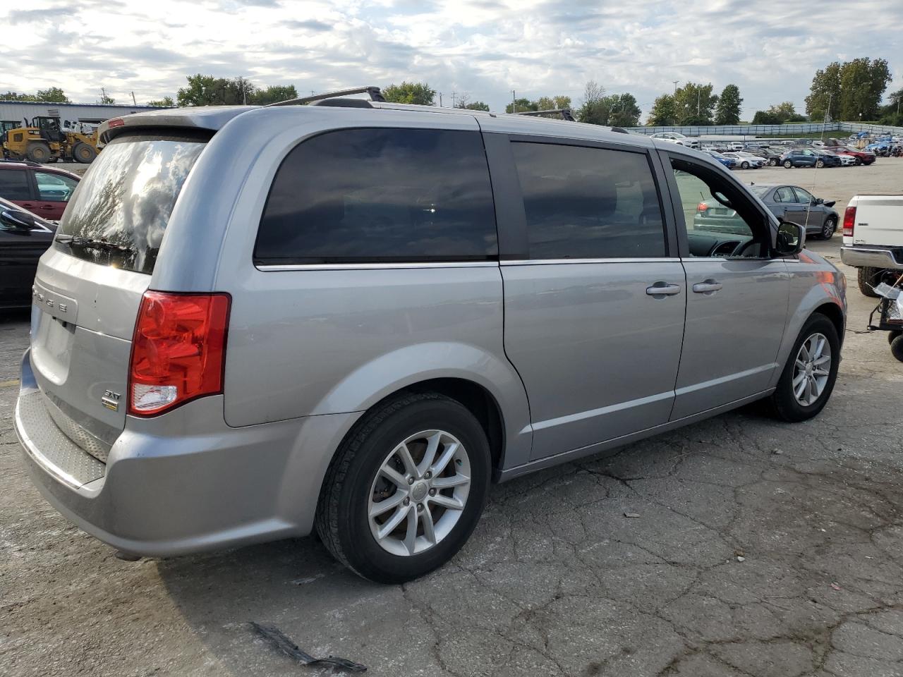 2019 Dodge Caravan VIN 2C4RDGCG0KR735857 Copart auction photo, vandalism damage thumbnail 3