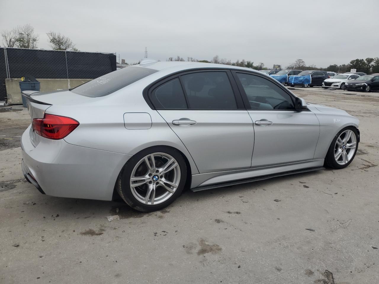 2016 BMW 3er VIN WBA8A9C55GK617904 Copart auction photo, front end / minor dent/scratches damage thumbnail 3