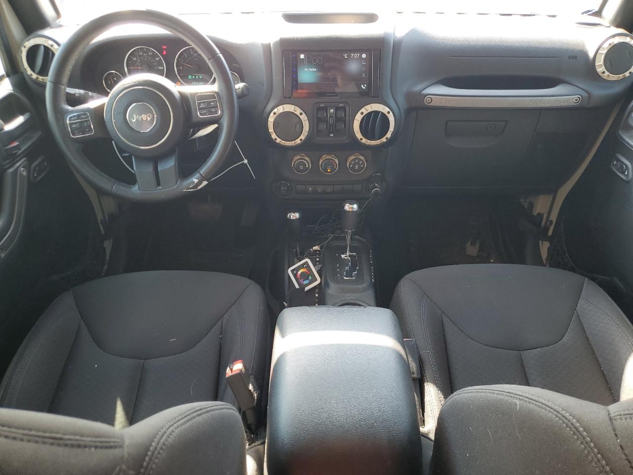 2017 Jeep Wrangler VIN 1C4BJWDG5HL690290 Copart auction photo, front end damage thumbnail 8