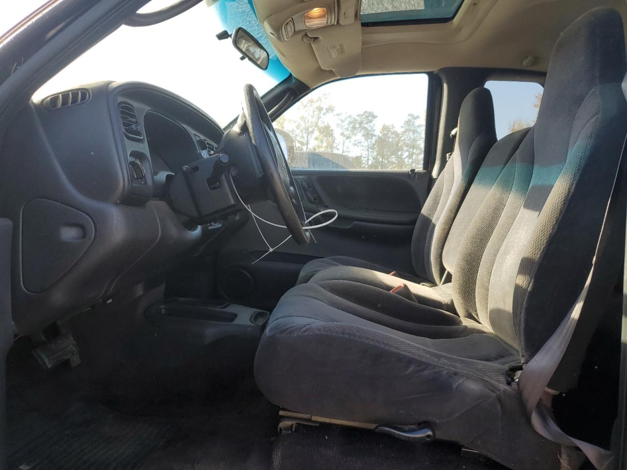 2000 Dodge Dakota VIN 1B7GL22X6YS730796 Copart auction photo, front end / minor dent/scratches damage thumbnail 7
