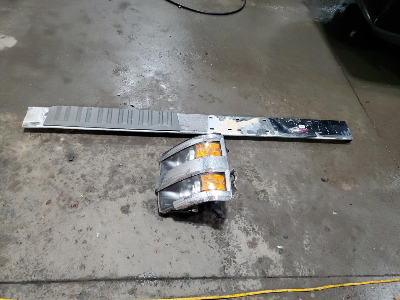 2019 Chevrolet Silverado VIN 1GC4KXEY1KF187526 Copart auction photo, rollover damage thumbnail 13