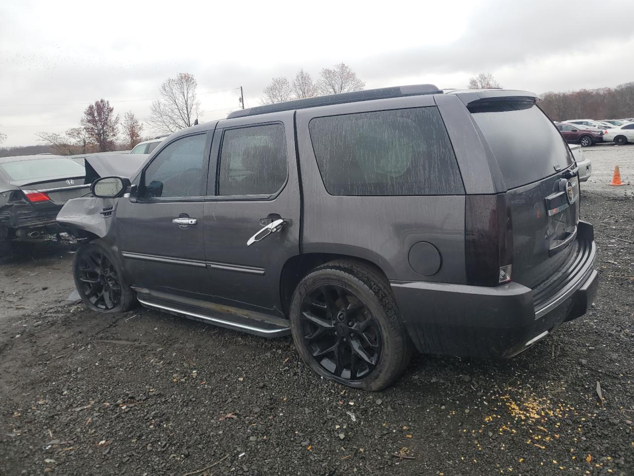 2010 Cadillac Escalade VIN 1GYUKBEF5AR270210 Copart auction photo, front end / side damage thumbnail 2