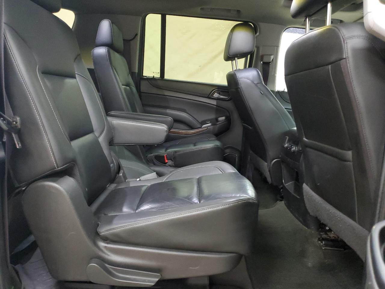 2017 Chevrolet Suburban VIN 1GNSKHKC0HR324623 Copart auction photo, front end / minor dent/scratches damage thumbnail 11