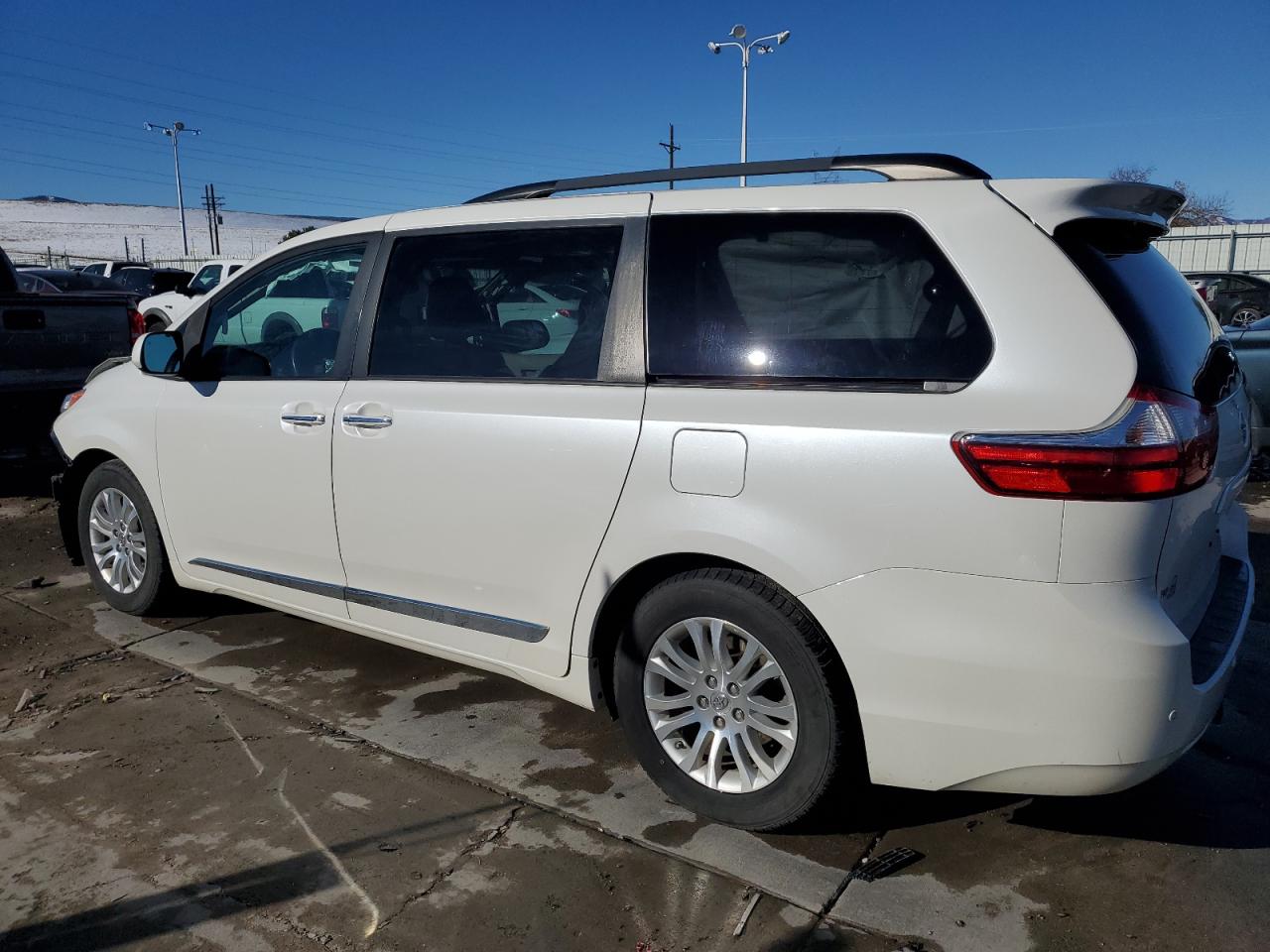 2015 Toyota Sienna VIN 5TDYK3DC7FS646483 Copart auction photo, front end / side damage thumbnail 2