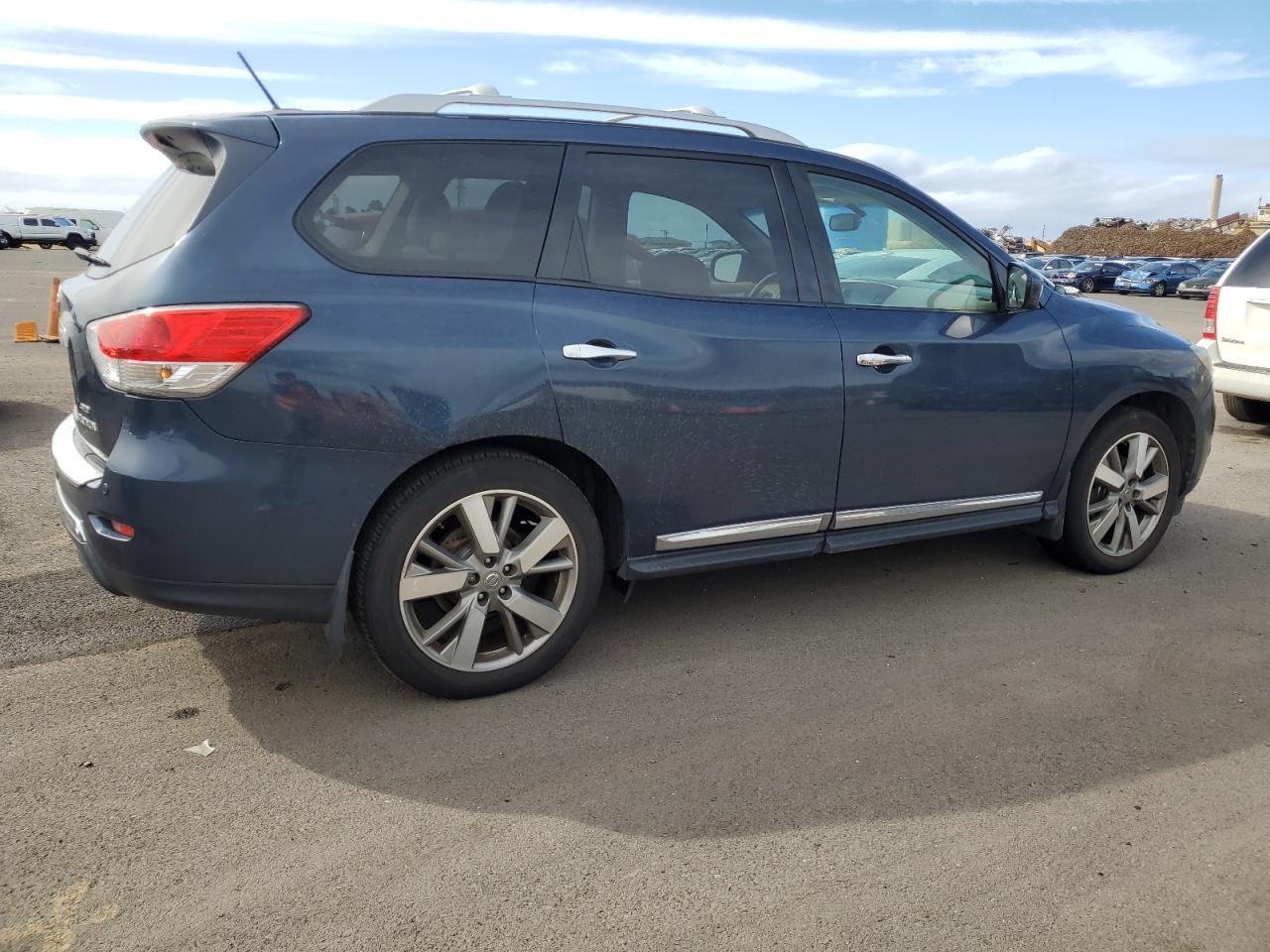 2015 Nissan Pathfinder VIN 5N1AR2MM3FC615082 Copart auction photo, rear end damage thumbnail 3