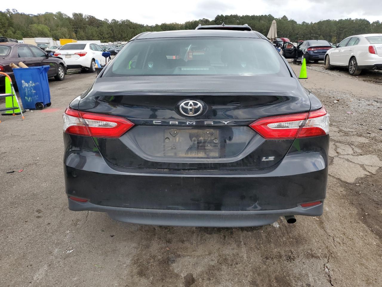 2018 Toyota Camry VIN 4T1B11HK3JU633518 Copart auction photo, front end / minor dent/scratches damage thumbnail 6
