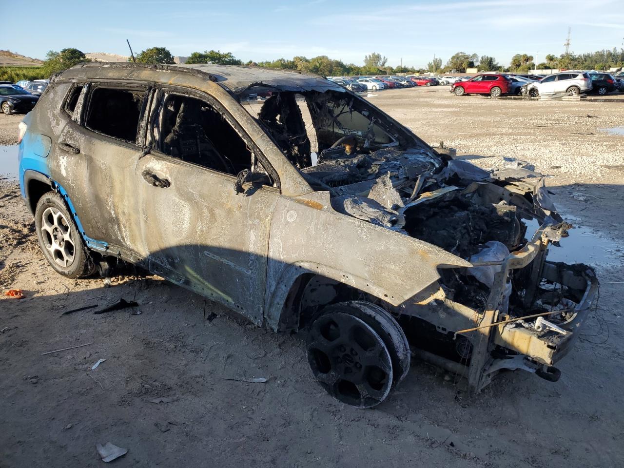 2022 Jeep Compass VIN 3C4NJDDB4NT161855 Copart auction photo, burn / missing/altered vin damage thumbnail 4