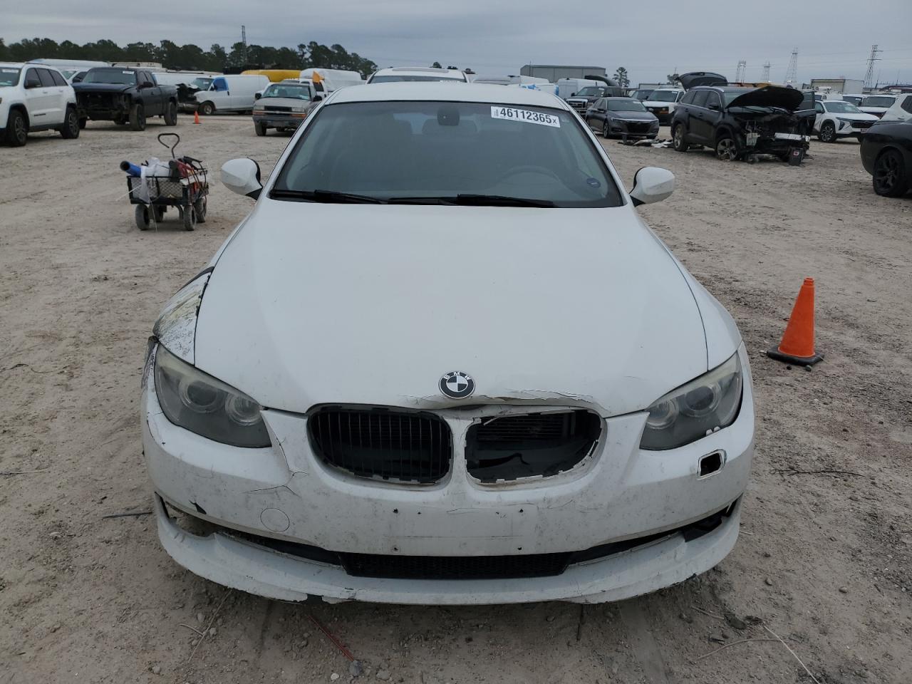 2013 BMW 3er VIN WBAKE5C51DJ107425 Copart auction photo, front end / minor dent/scratches damage thumbnail 5