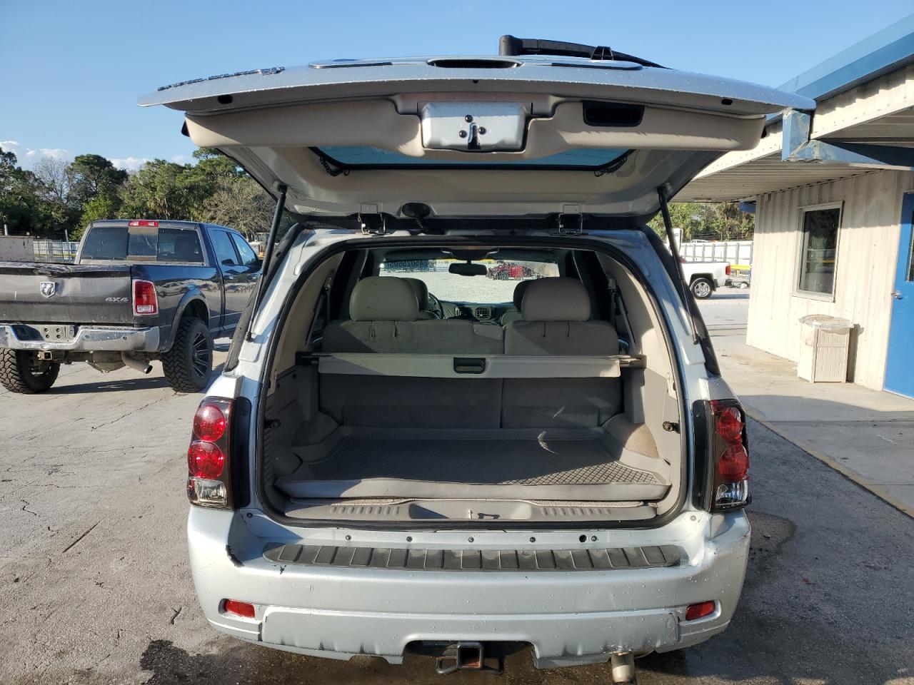 2007 Chevrolet TrailBlazer VIN 1GNDS13S272277351 Copart auction photo, front end / minor dent/scratches damage thumbnail 6
