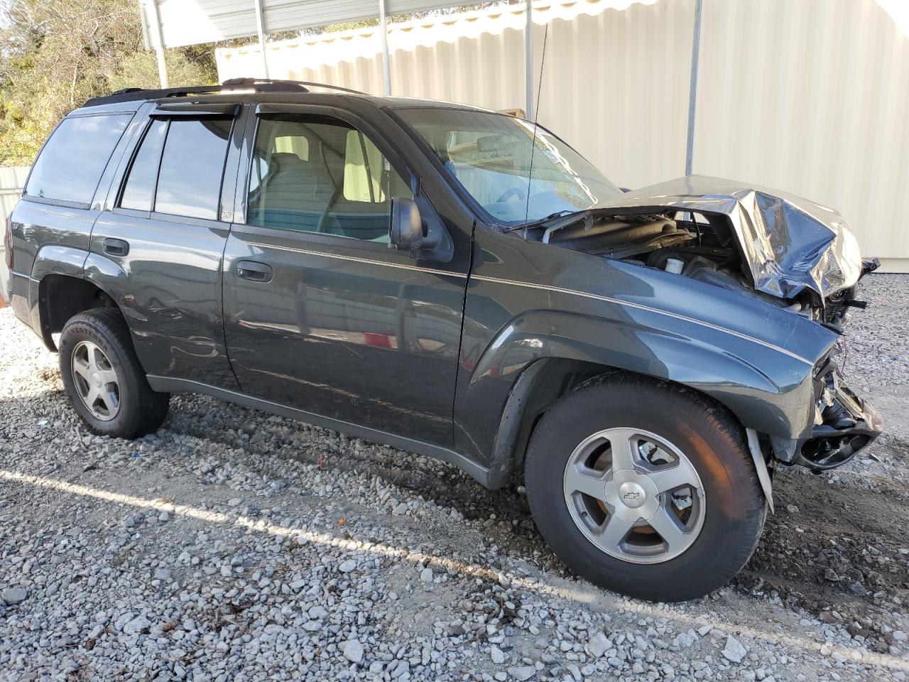 2004 Chevrolet TrailBlazer VIN 1GNDS13S442162990 Copart auction photo, all over damage thumbnail 4
